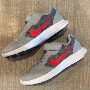 Nike Youth Revolution 3
